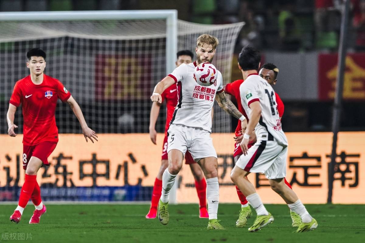 中超球队外援表现低迷，真能带领球队逆境的简单介绍