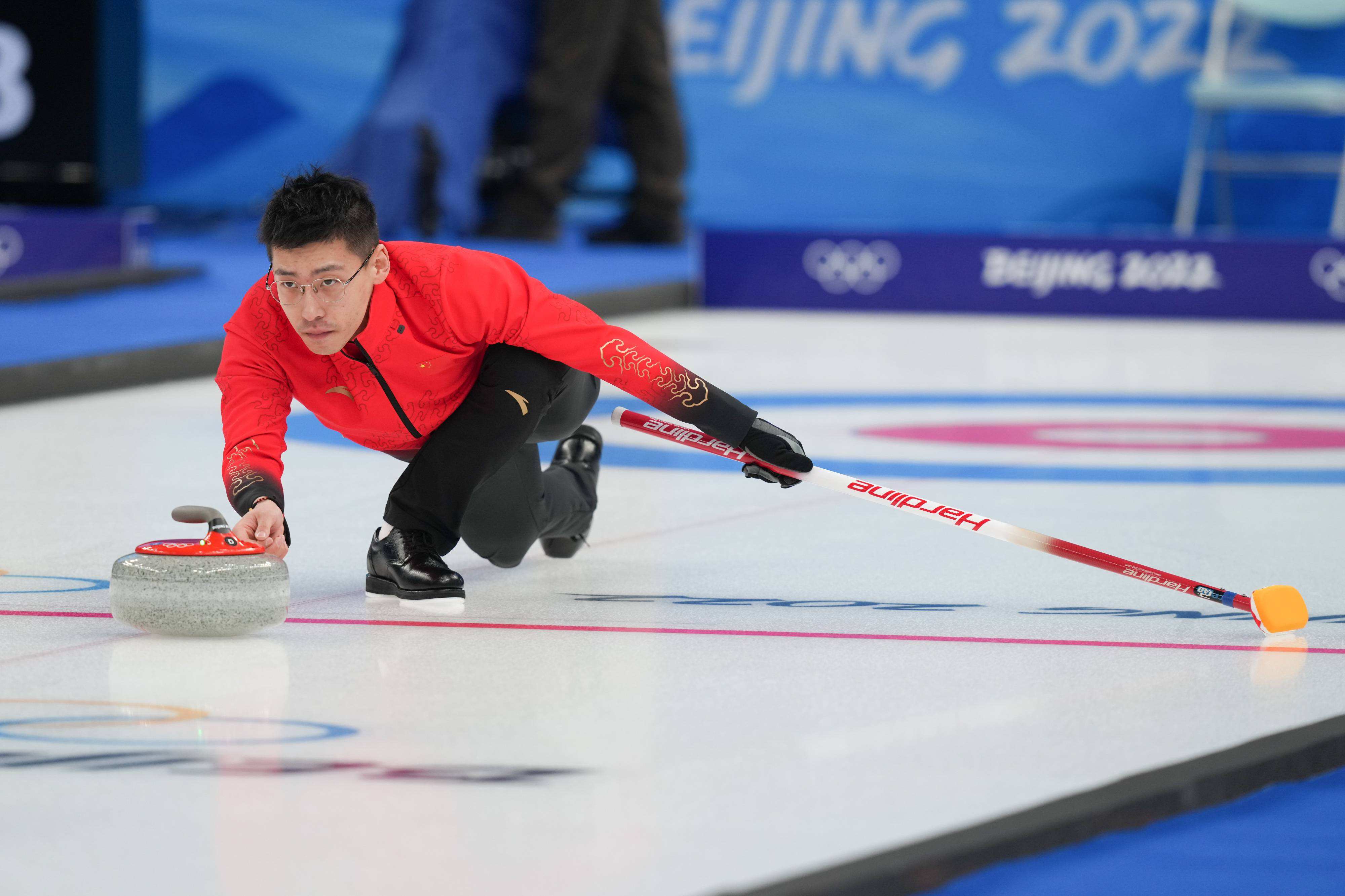 开云体育官网-挪威冰壶选手技高一筹，夺得冠军