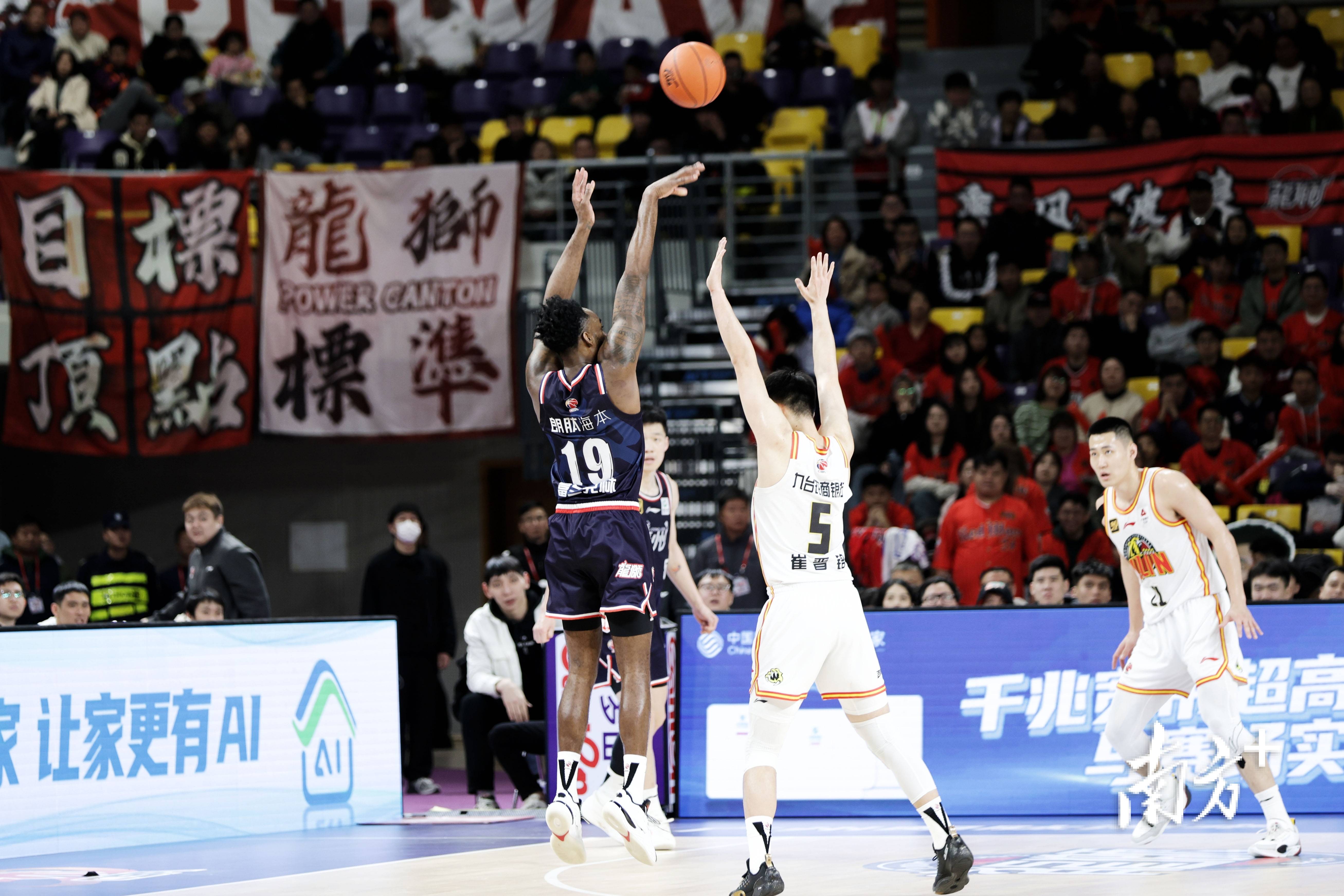 开云体育在线登录-广州男篮迎风冲刺，夺得胜利