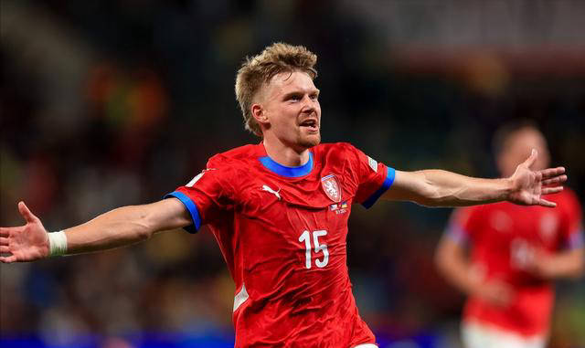 开云体育入口-捷克队在与斯洛文尼亚的激烈对决中获胜