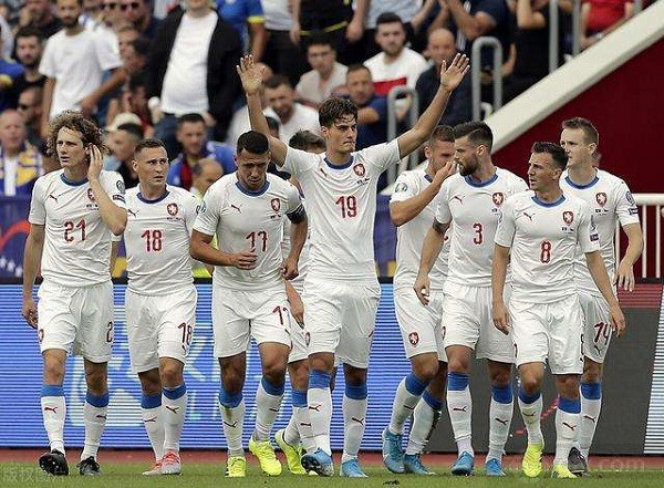 捷克队在与斯洛文尼亚的激烈对决中获胜