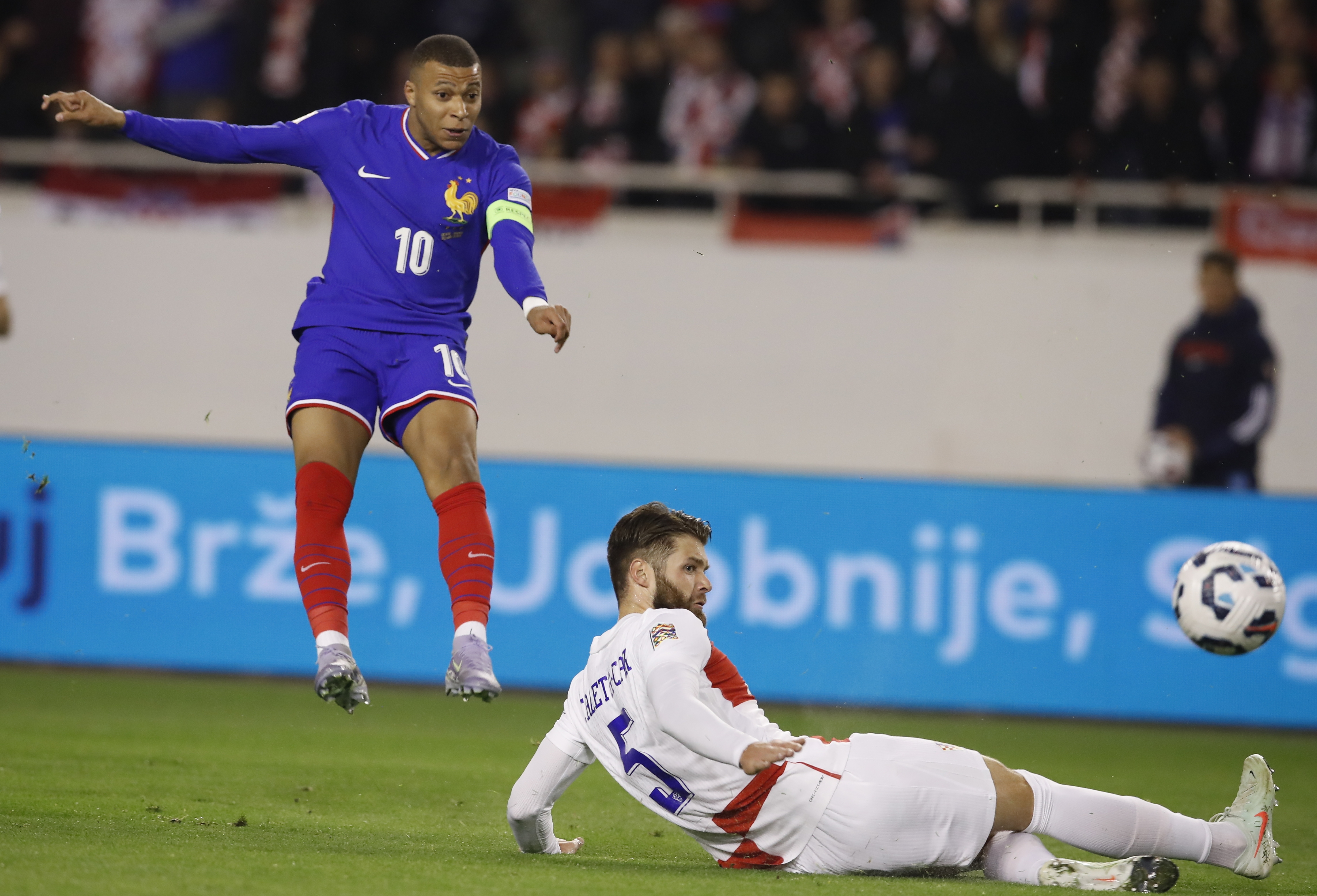 开云体育网页版入口-包含克罗地亚擒下奥地利，欧洲足球决战愈演愈烈的词条