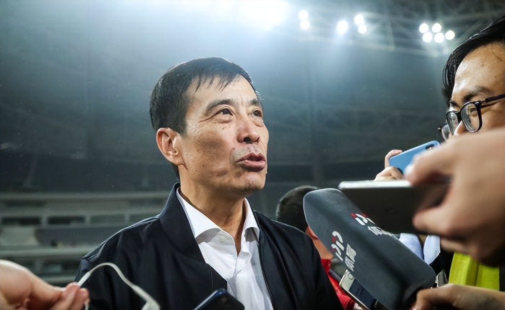 国际冠冕，足球比赛催人泪下