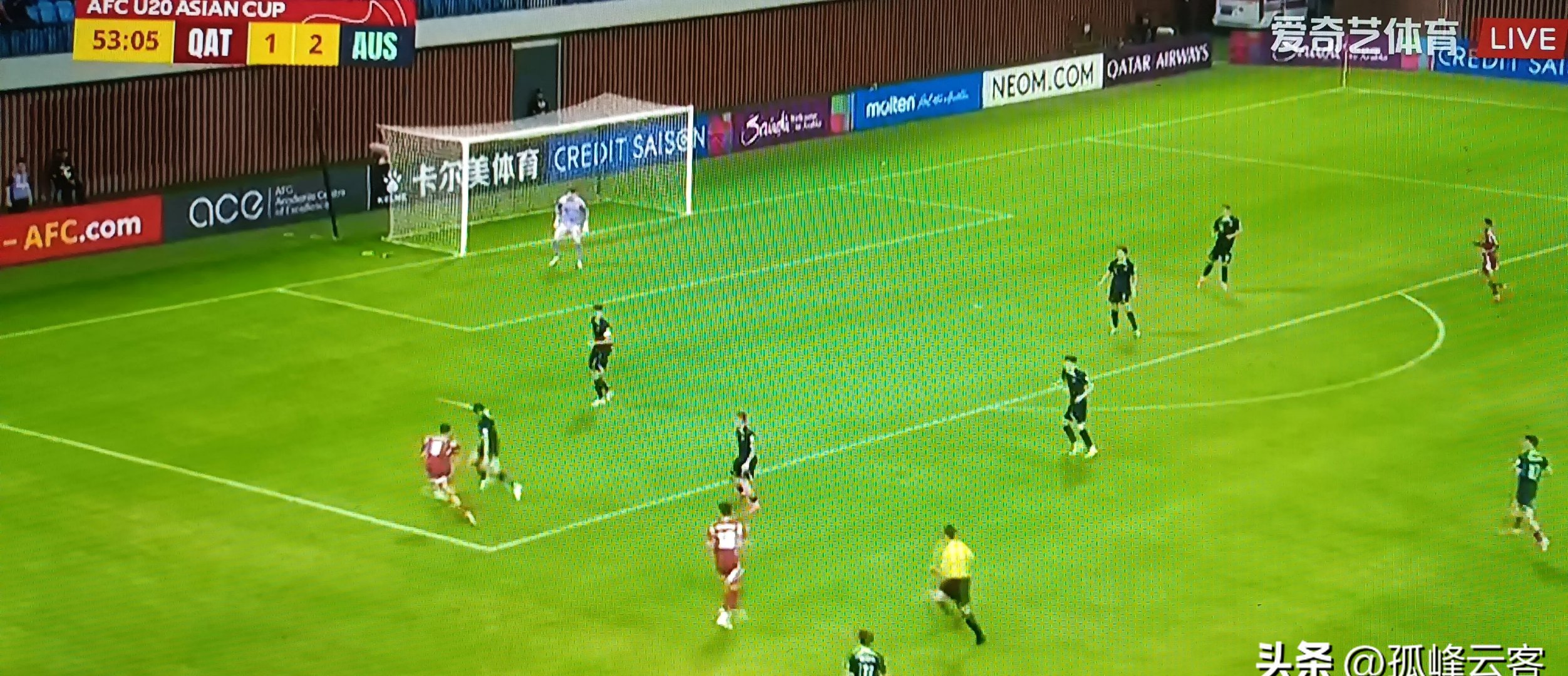 开云体育在线登录-澳大利亚篮球球员季后赛中战胜强敌，引领球队跻身决赛