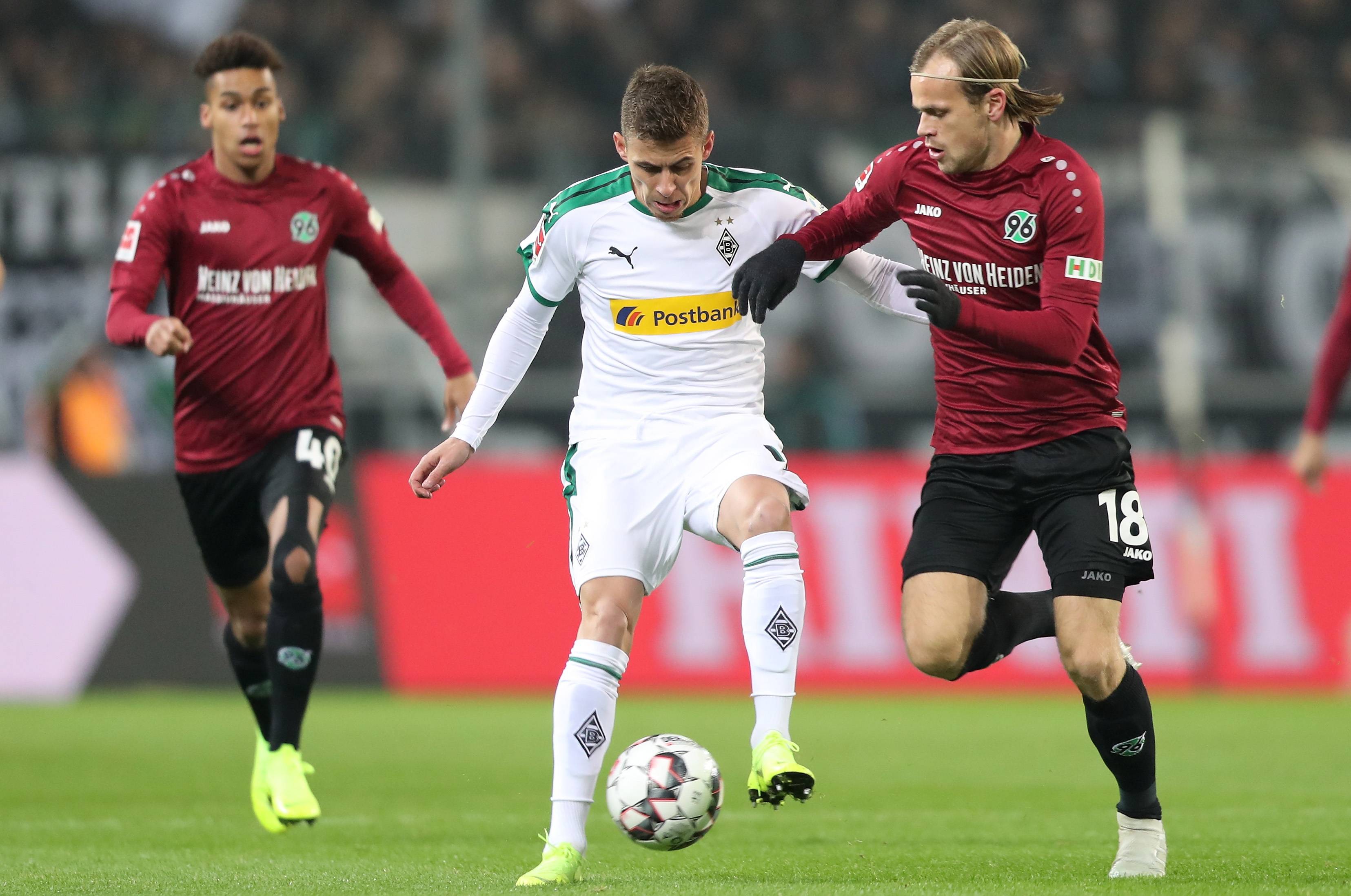 开云体育网页版登录入口-沙尔克04战胜对手，冲击冠军宝座