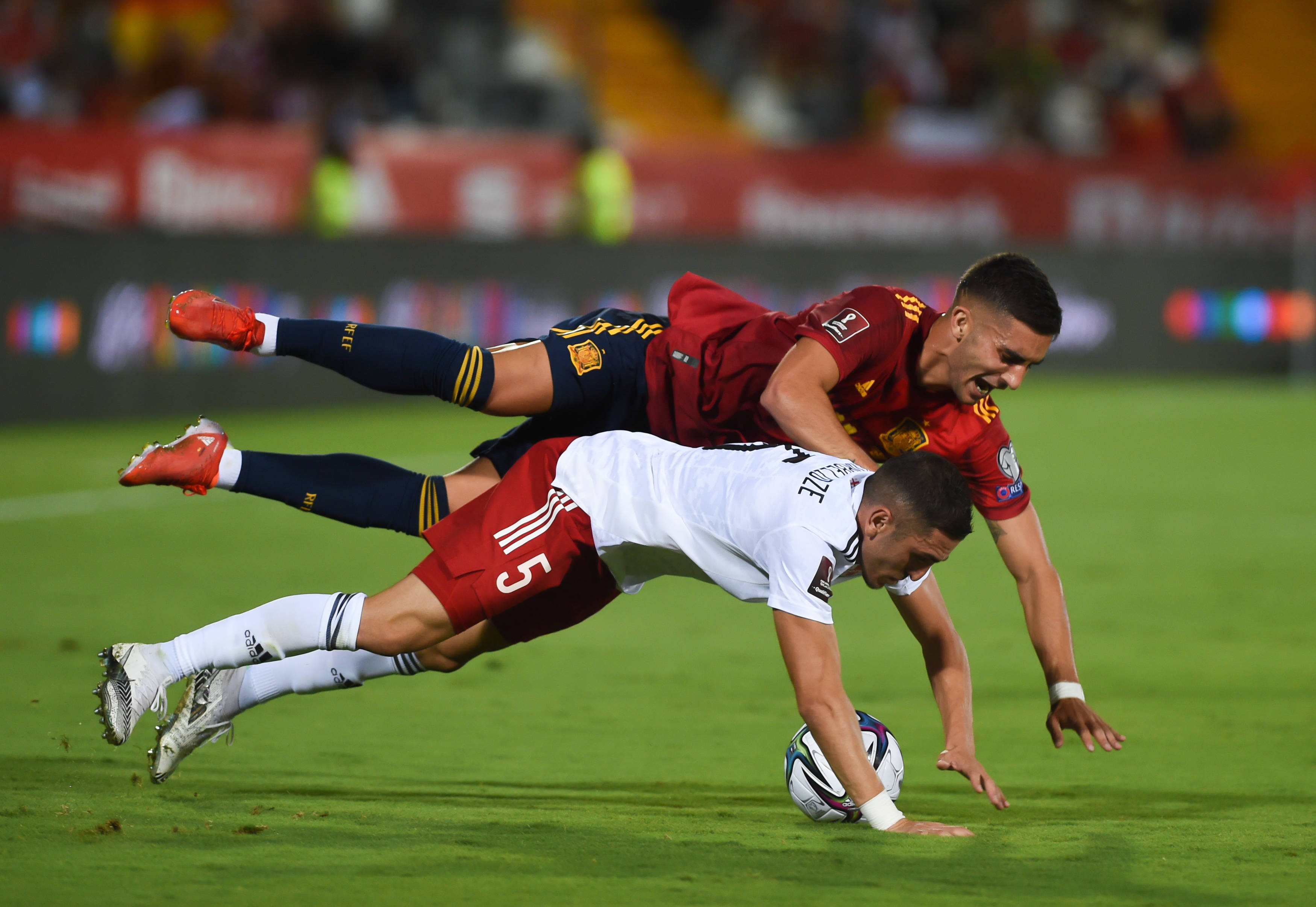 关于欧预赛新赛季揭幕，球队备战再起热潮的信息