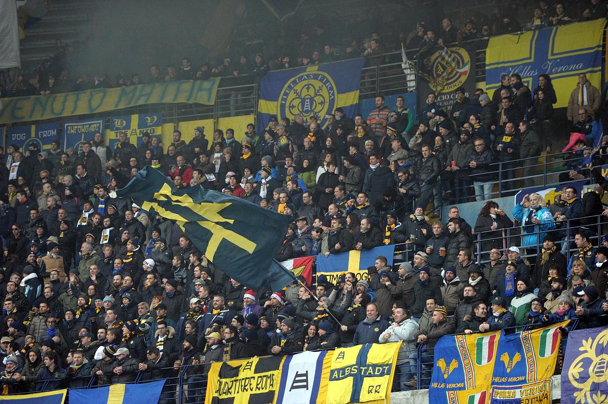 包含多特蒙德客场惨负，小组形势堪忧的词条