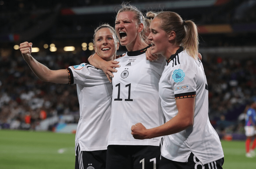 德国女足防线失误,被对手连进两球 德国女足防线失误,被对手连进两球