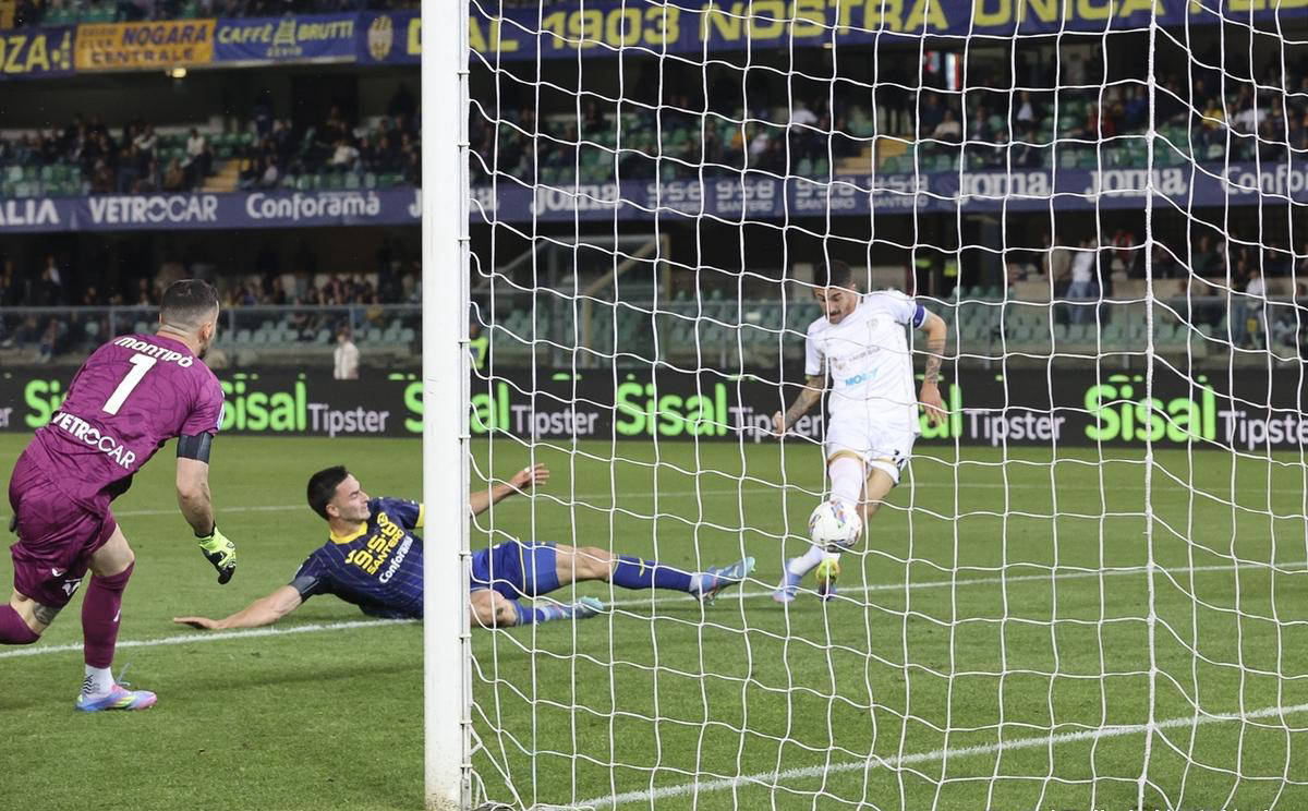 开云体育中国官网-诺里奇客场击败维拉，稳住保级局面的简单介绍