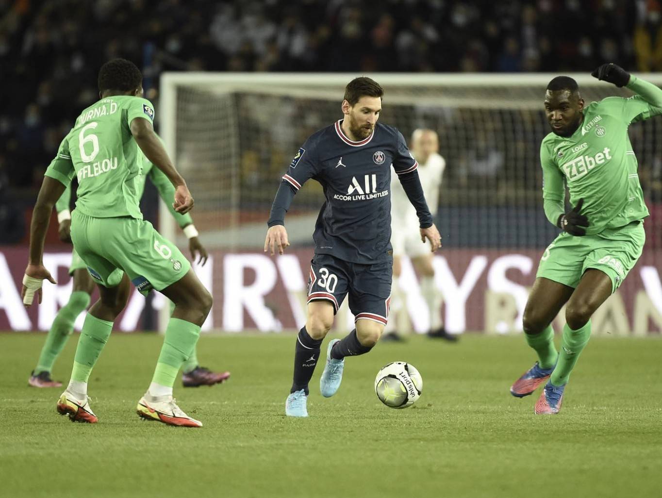 包含法国队战术出众，成功击败对手的词条