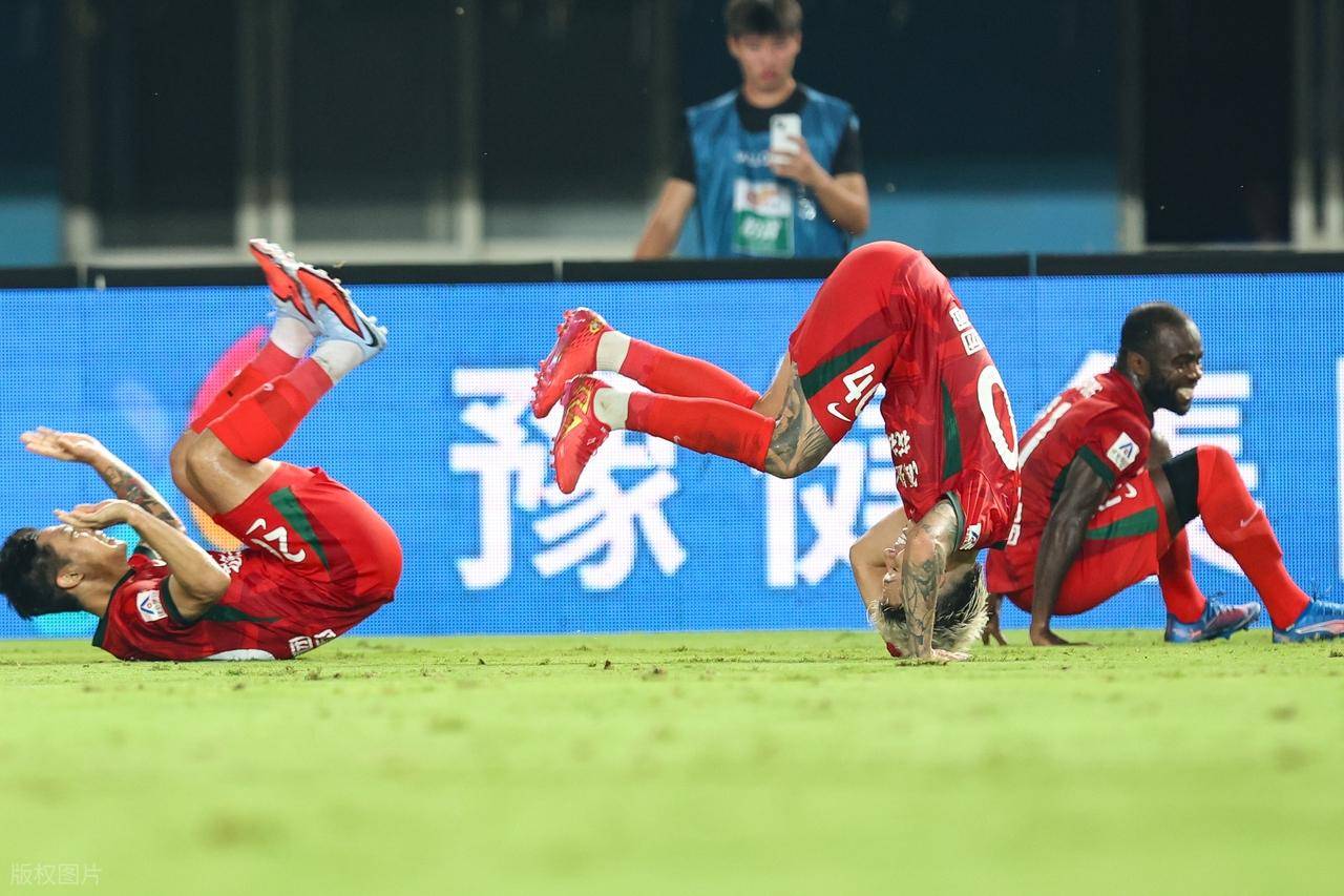 球队防线坚固，成功挡下对手进攻