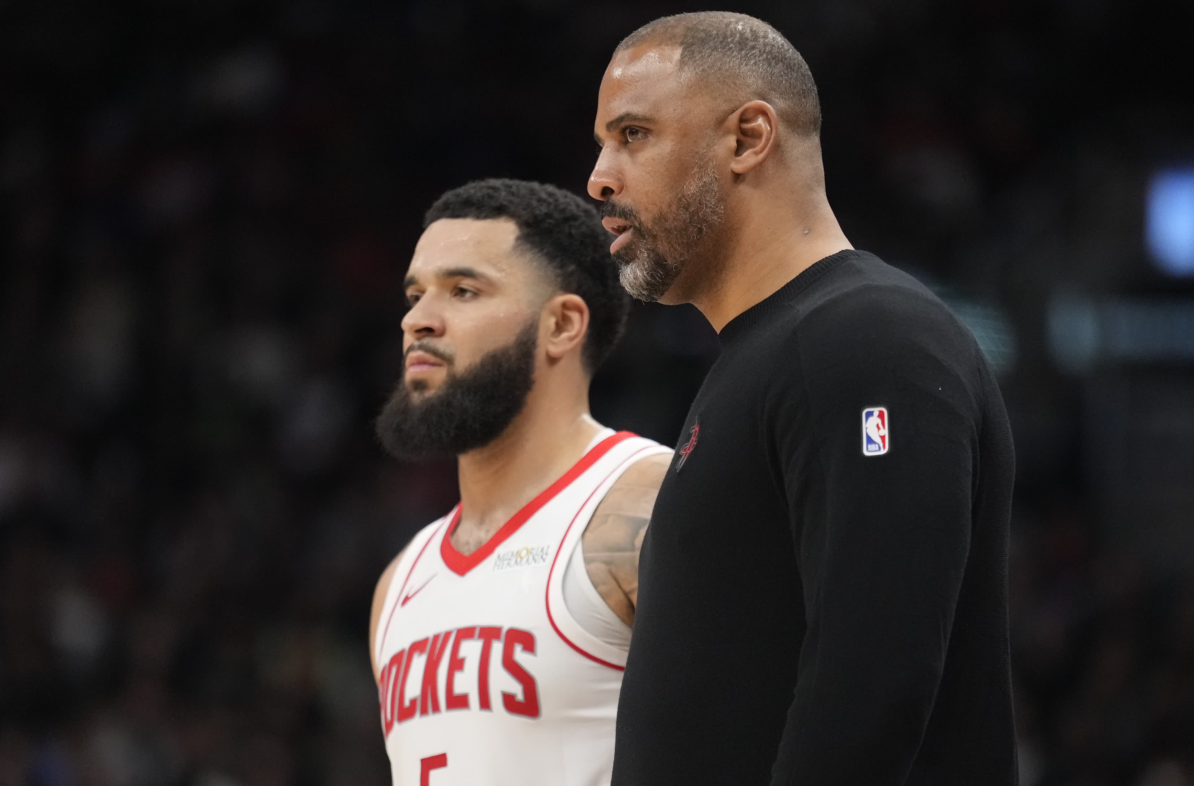 包含火箭队精妙配合，稳操胜券轻松击败对手的词条