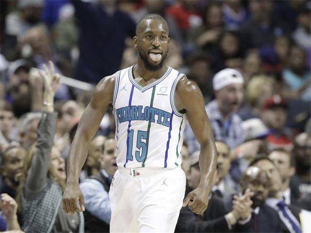 火箭反超魔术，沃克表现出色送出关键三分